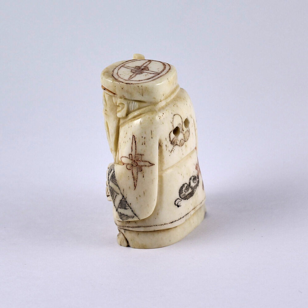 Нэцкэ Дзюродзин с метлой