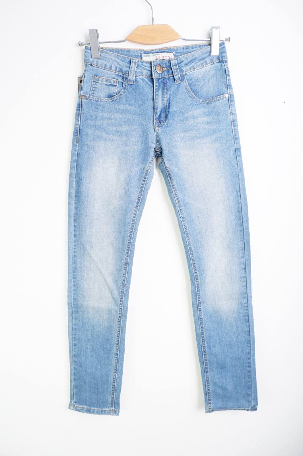 Джинсы для практичного образа, визуально на 42 размер, новые