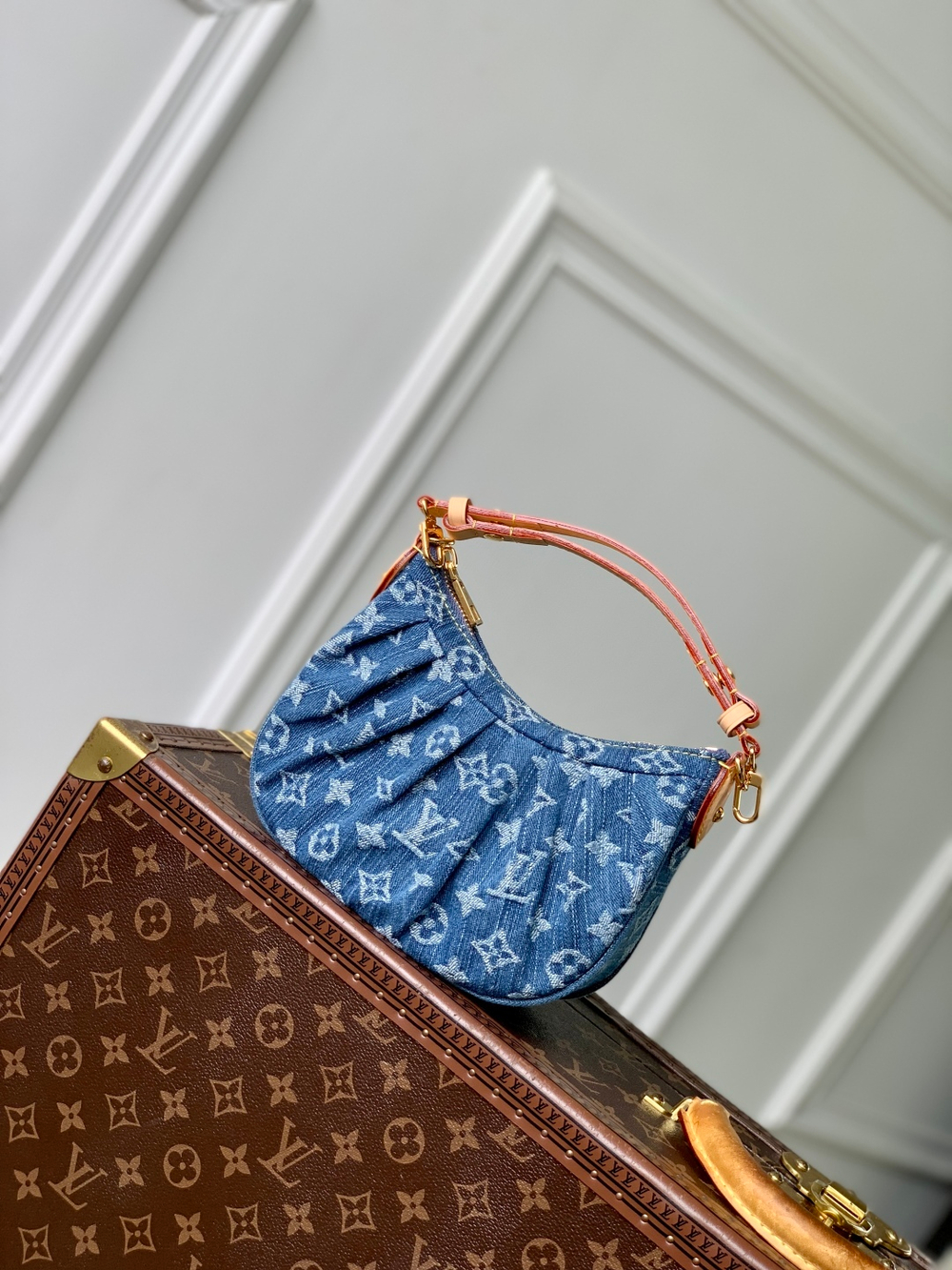 Louis Vuitton Pochette Valley