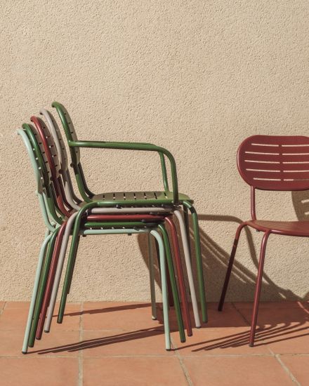 Уличный стул Brai из оцинкованной стали бордового цвета