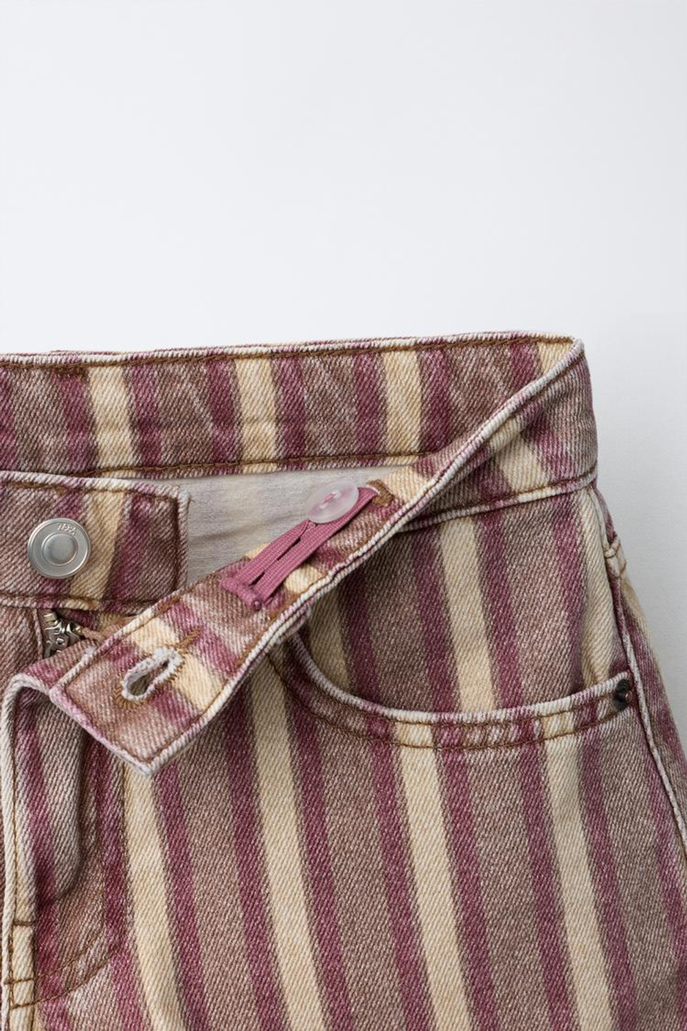 ZARA ДЖИНСОВЫЕ ШОРТЫ В ПОЛОСКУ, БУРГУНДИ