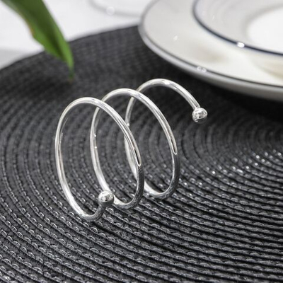 Серебристое кольцо для салфеток «Спираль»