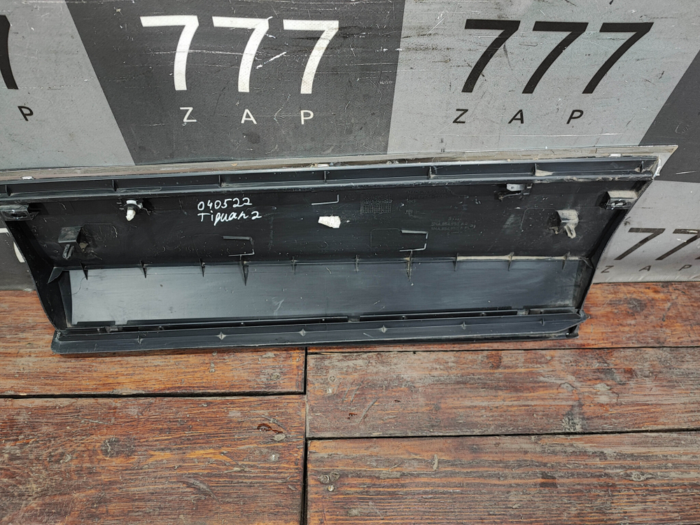 Накладка двери задней правой Volkswagen Tiguan 2 16-нв Б/У Оригинал 5NA854950AF