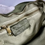 Женская сумка-клатч из натуральной кожи оливкового цвета