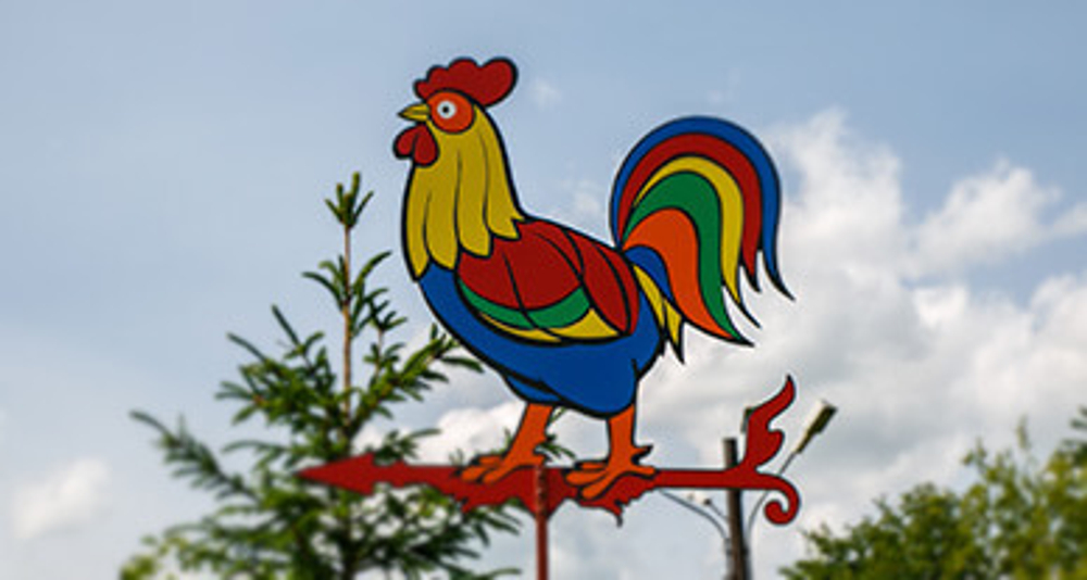 Флюгер с красочным петушком и сторонами света С-Ю-З-В