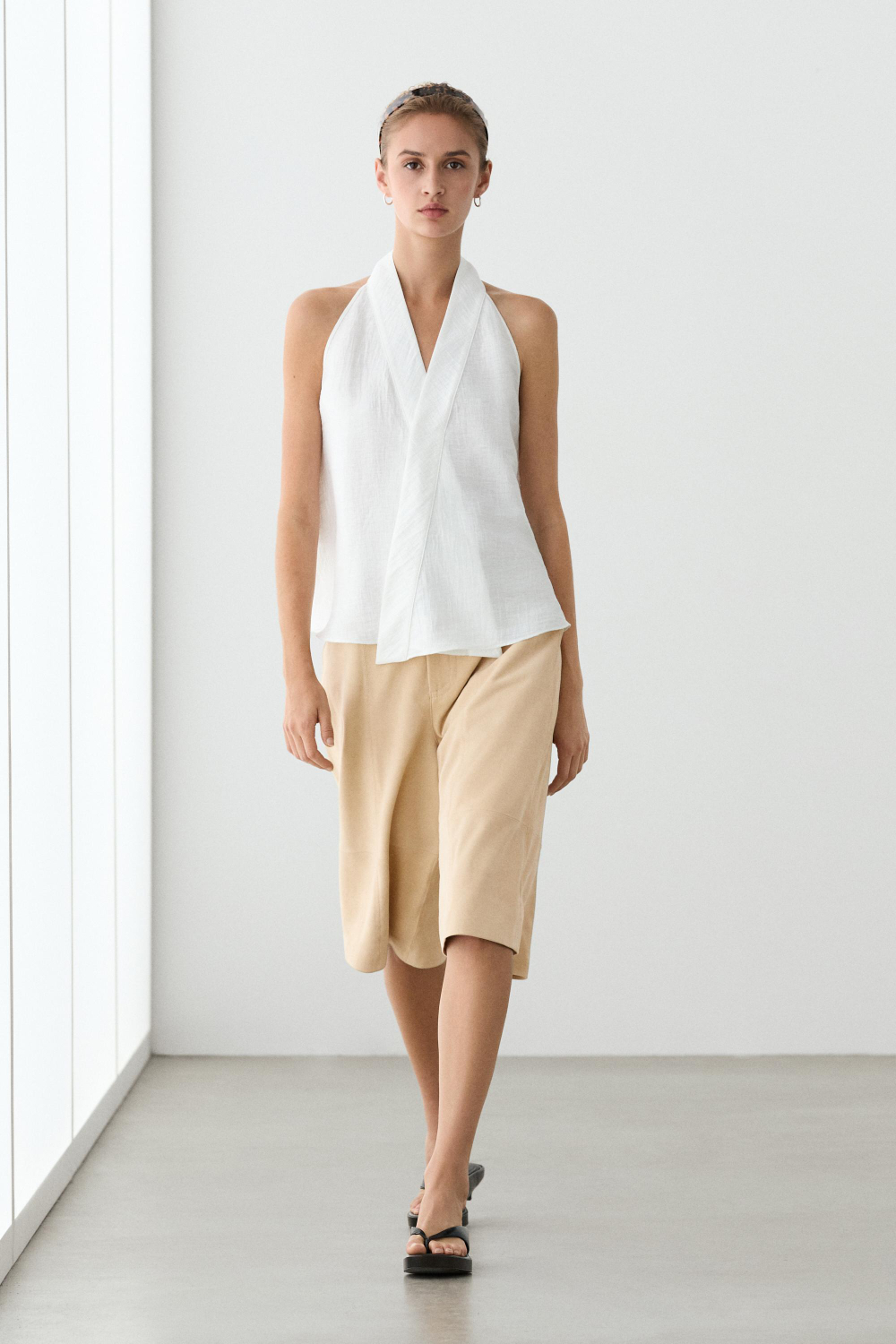 Massimo Dutti Длинные замшевые шорты, бежевый