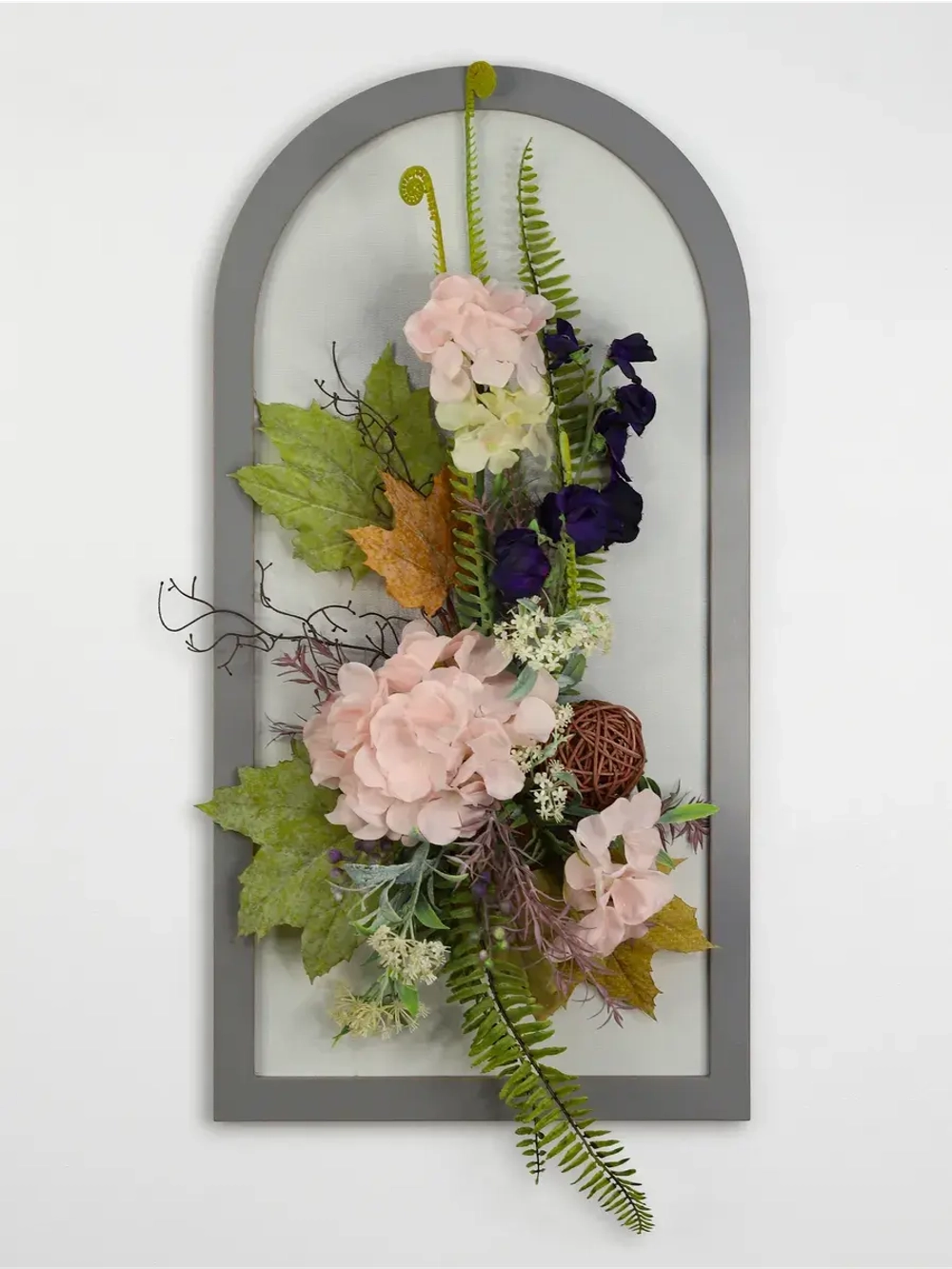 Искусственные цветы на стену в виде арки