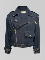 Костюм из джинсовой куртки на молнии и мини-юбки с воланами снизу