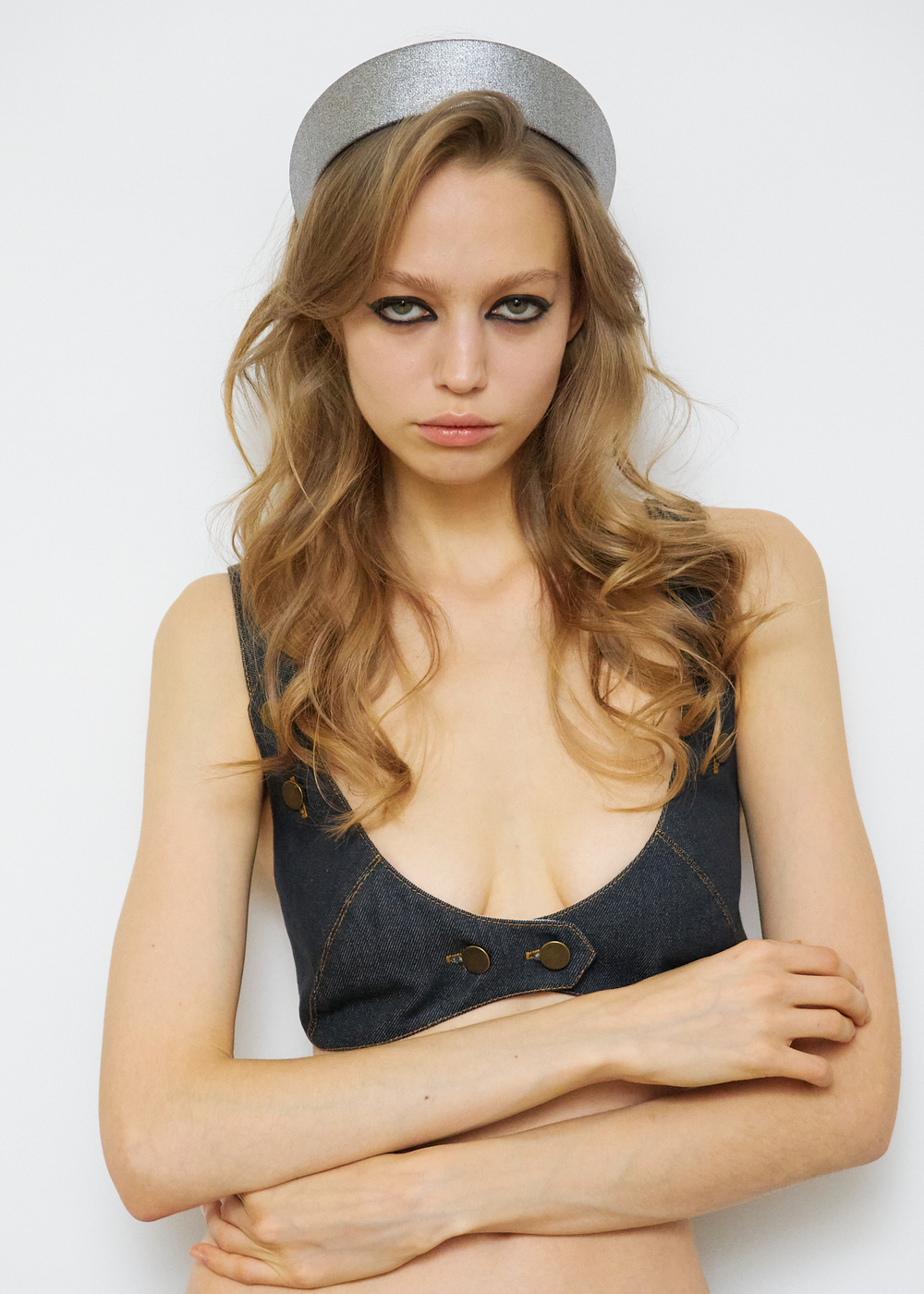 Кокошник из шерсти серебристого цвета