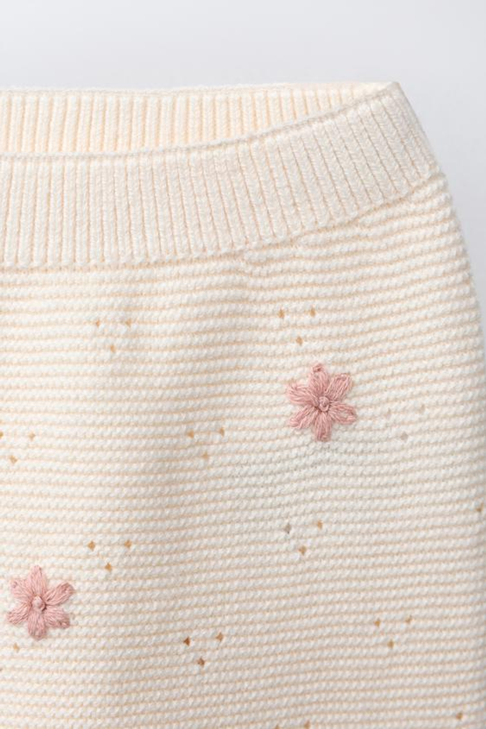 ZARA ТРИКОТАЖНЫЕ БРЮКИ С ВЫШИТЫМИ ЦВЕТАМИ, СЛОНОВАЯ КОСТЬ