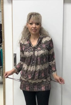 Вискозное нарядное платье-туника оригинальной расцветки