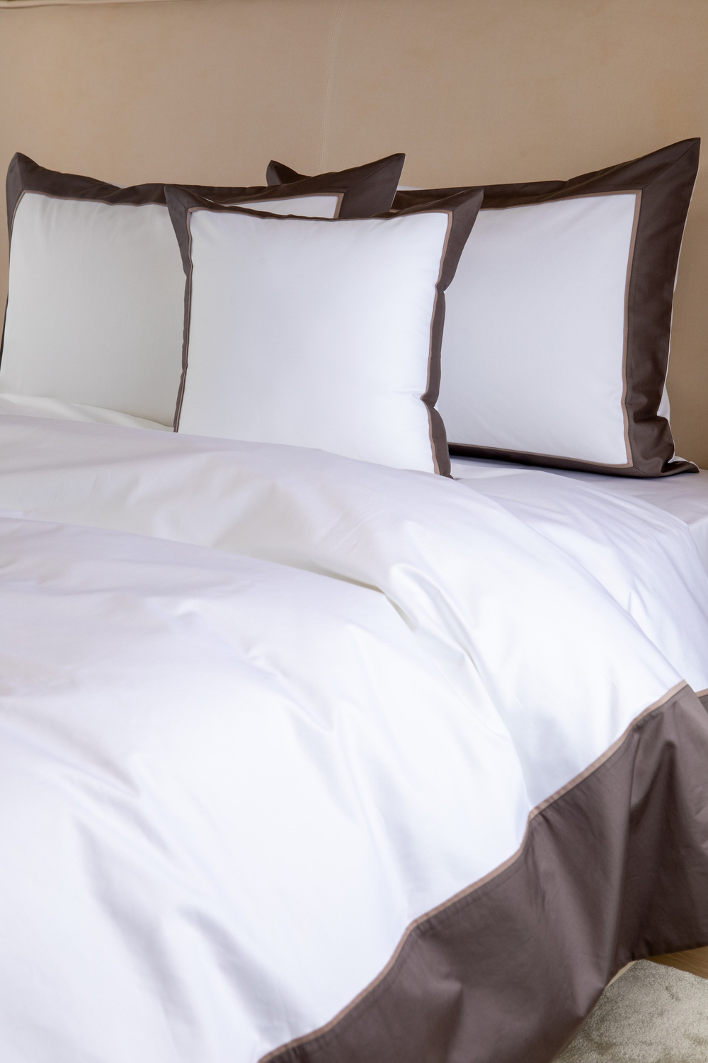 Постельное белье 2 спальное евро Сlaire&Caroll Frame белое с коричневым