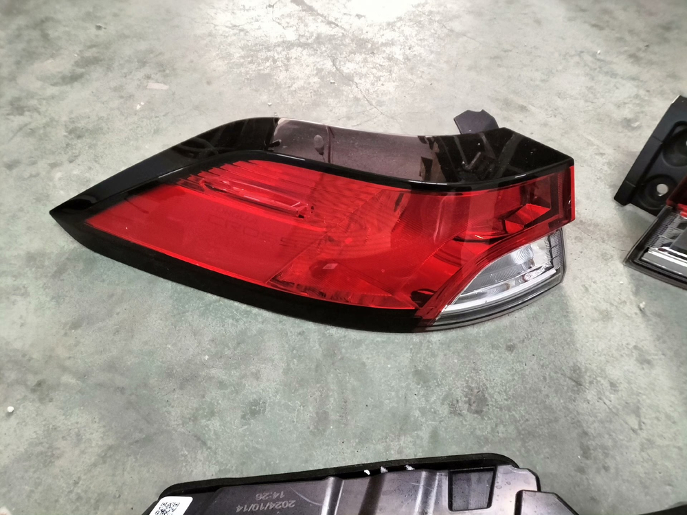Задние фонари внутренние и внешние Corolla Cross и Toyota Frontlander