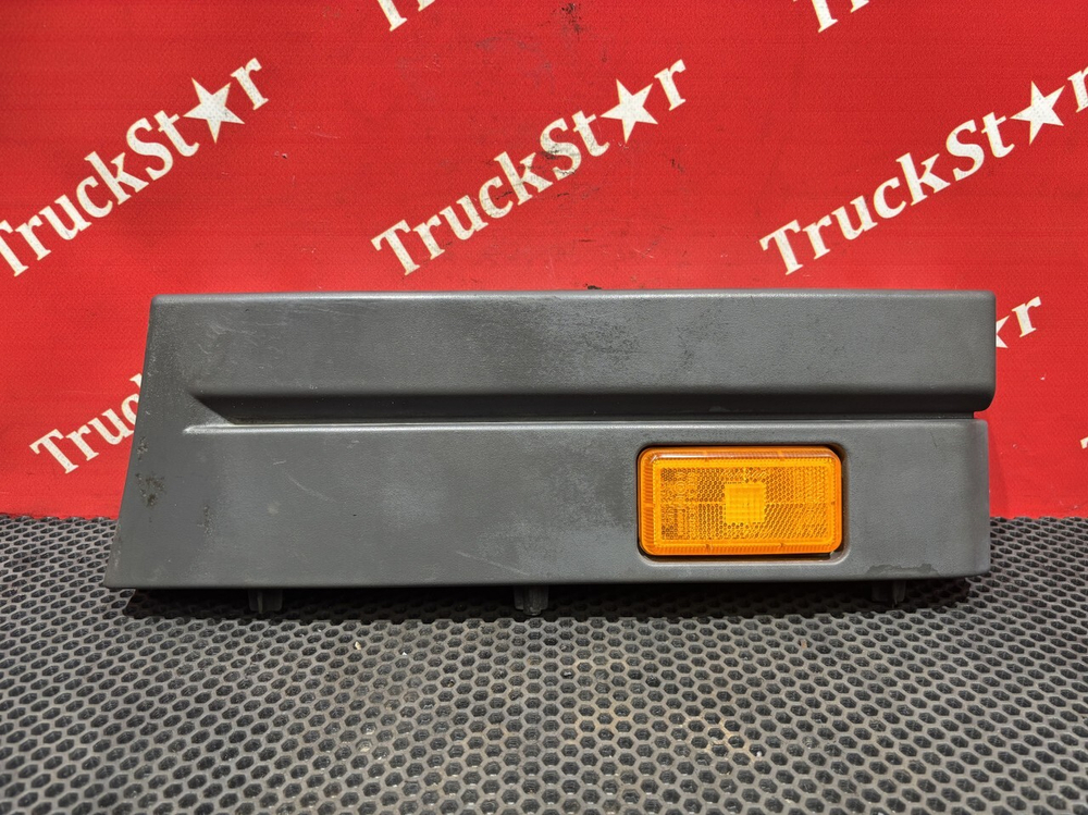 Накладка подножки левая