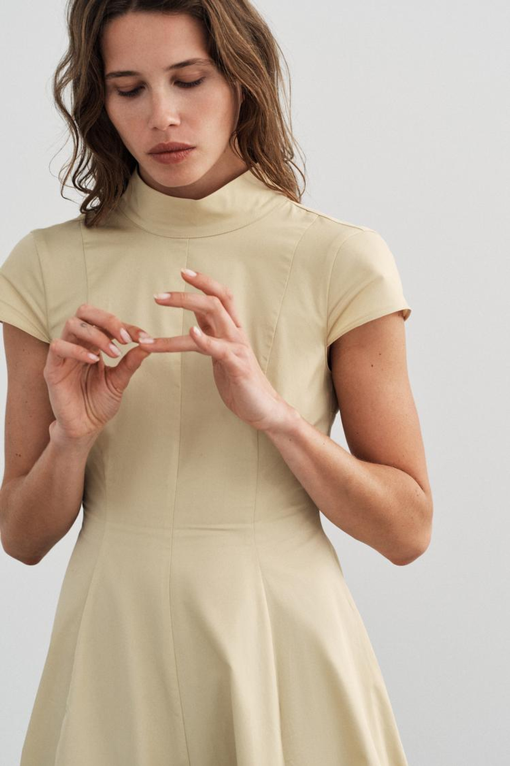 ZARA ПЛАТЬЕ МИДИ ИЗ ГАБАРДИНА, ЦВЕТ ВАФЛИ