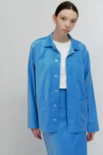 Верхняя рубашка с карманами из голубого бархата