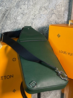 Сумка-мессенджер Louis Vuitton