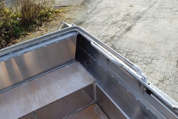 Алюминиевая лодка Алюмакс-435 с консолью