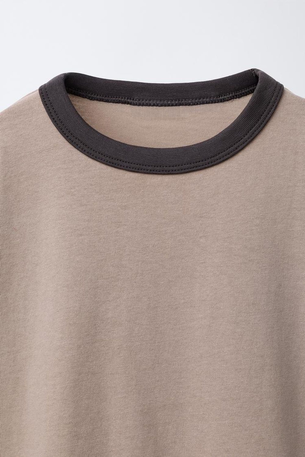 ZARA НАБОР ИЗ ДВУХ ОДНОТОННЫХ ФУТБОЛОК С ОКАНТОВКОЙ, ГРАНАТОВЫЙ