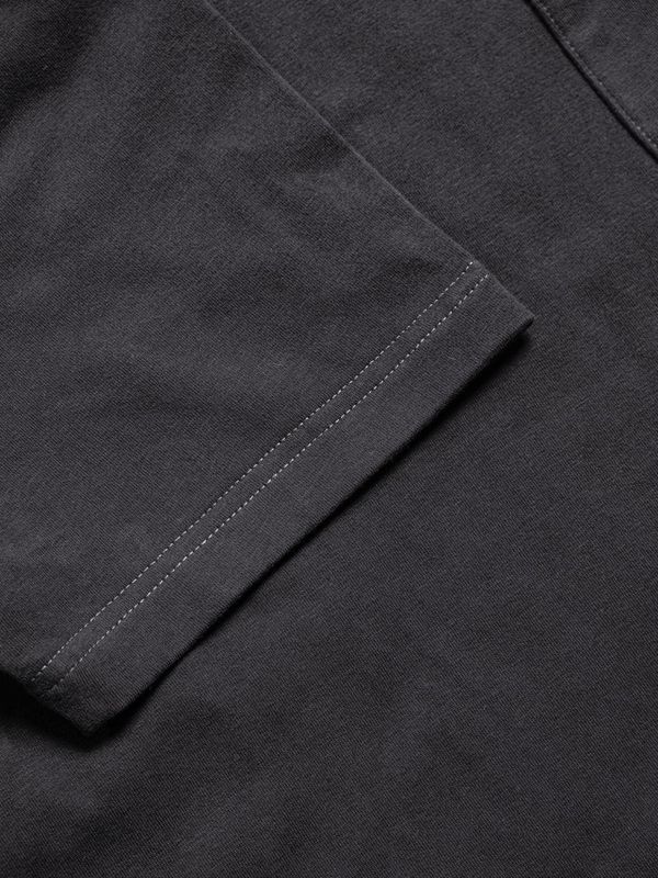 Футболка с карманом темно-серая - фото 4