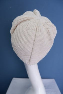 Шапка Krife со стразами