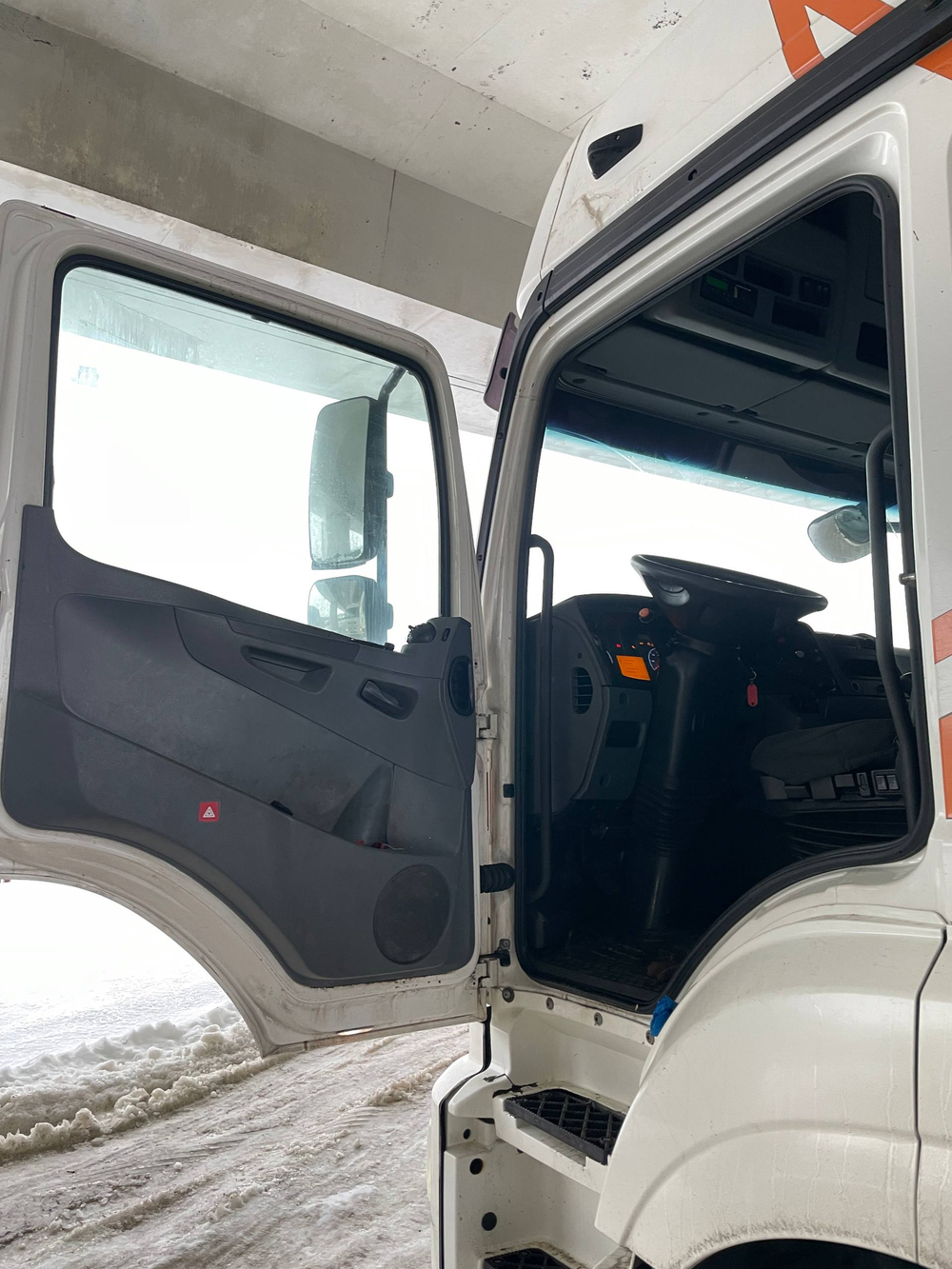 КамАЗ 5490 4x2 Седельный тягач 5490-DC (Дизельный, 12,0 л, 401 л.с., МТ)