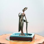 Скульптура «Элегантная дама в изумрудном платье»