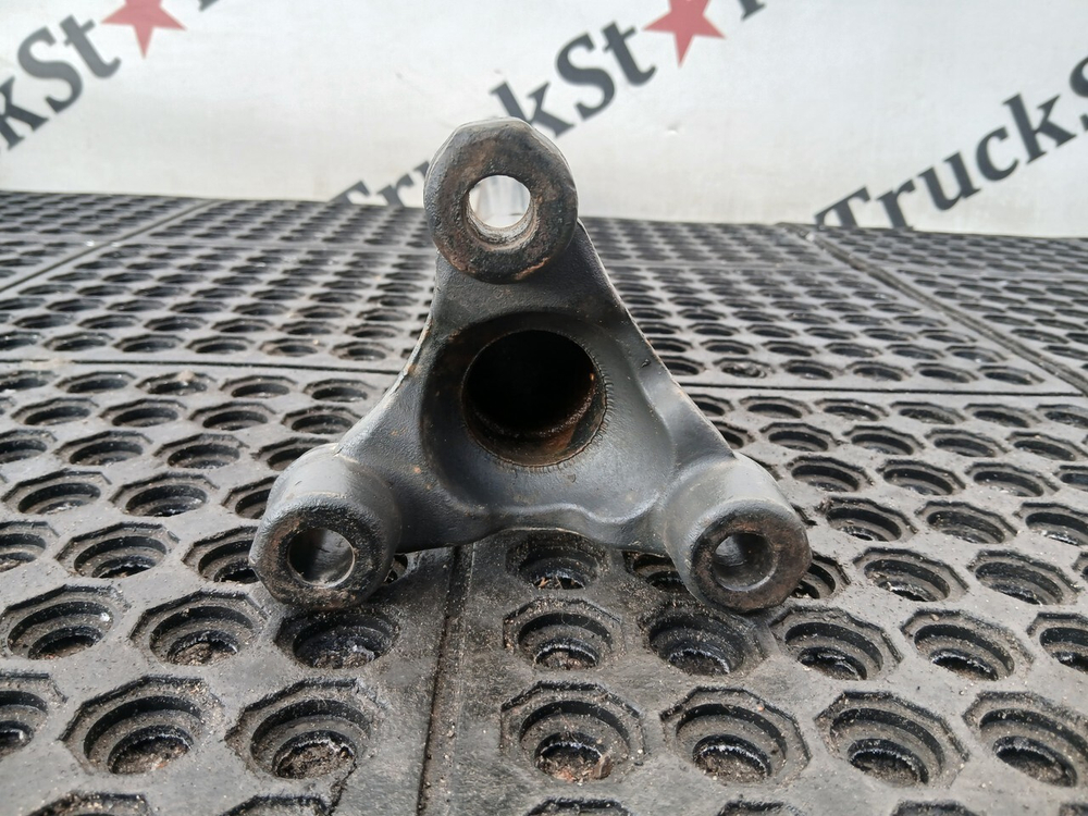 Кронштейн крыла заднего