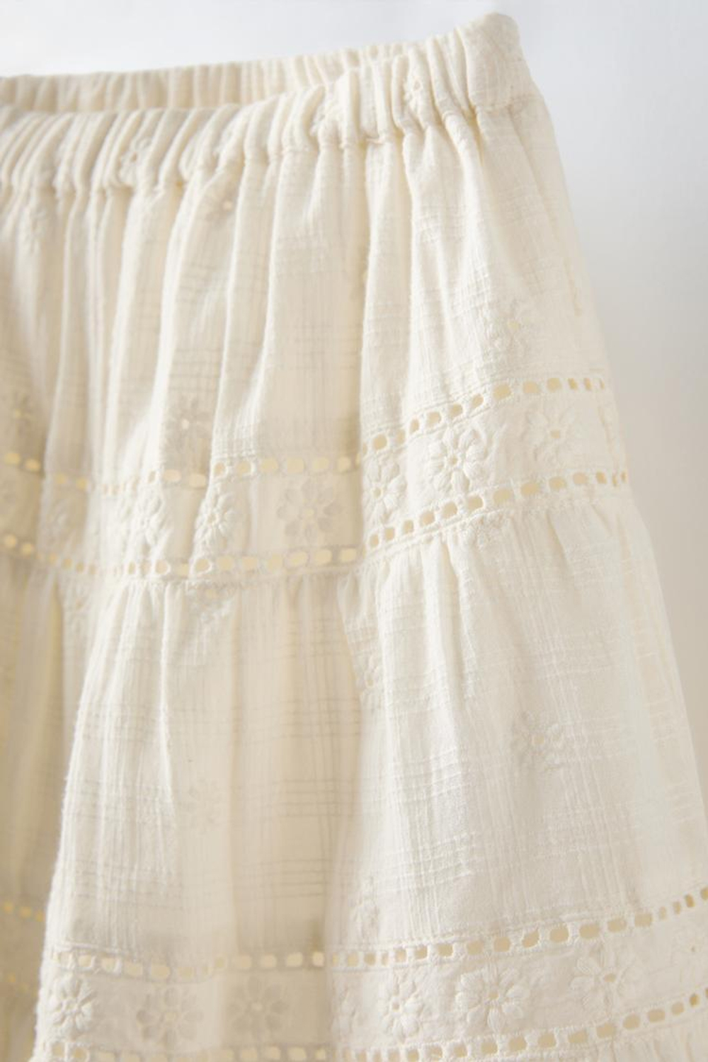 ZARA ЮБКА С АЖУРНОЙ ВЫШИВКОЙ, ЭКРЮ