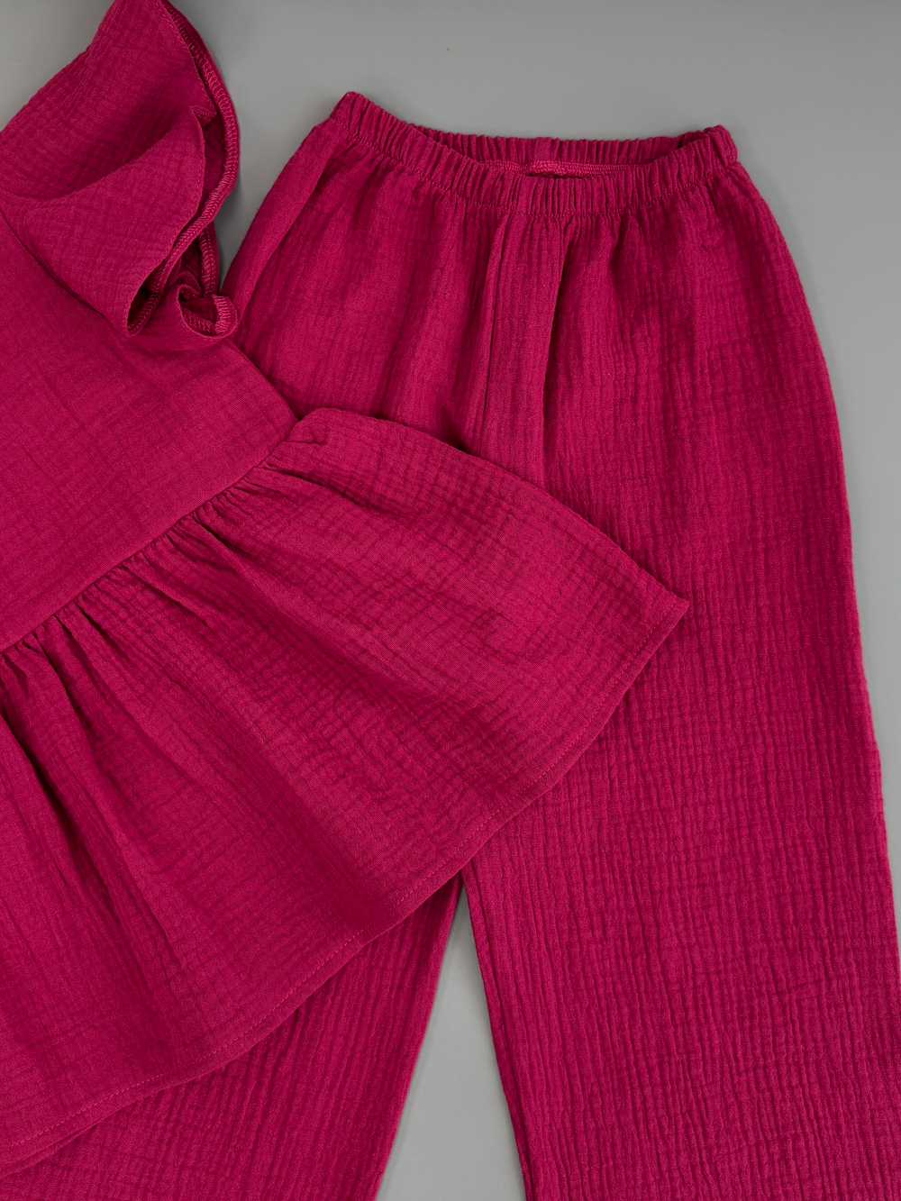 Костюм из муслина топ с крылышками и брюки «Брусника»