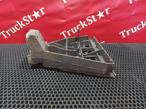 Кронштейн подножки правый 2018г