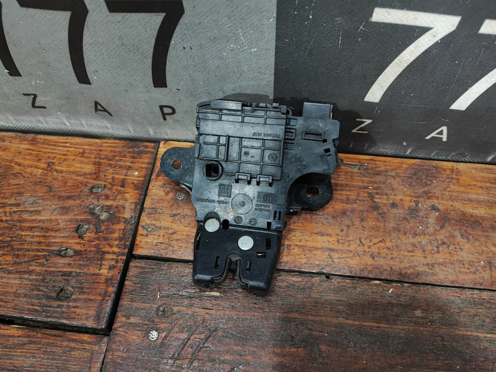 Замок крышки багажника Cruze, Astra J, Insignia Б/У Оригинал 13501988