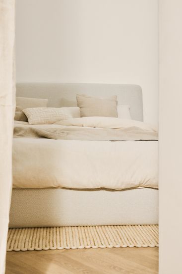 Кровать Martina со съемным чехлом из шенилла цвета экрю 180 x 200