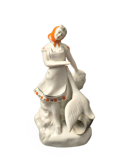 Фарфоровая статуэтка "Птичница" Сысерть СССР