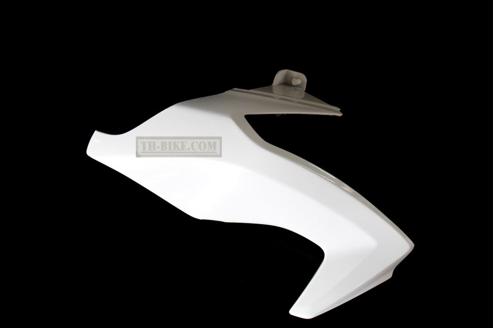 64241-MJE-D40ZC.  COVER, R. HEADLIGHT. PEARL METALLOID WHITE (NHA96P). Visor CB650F