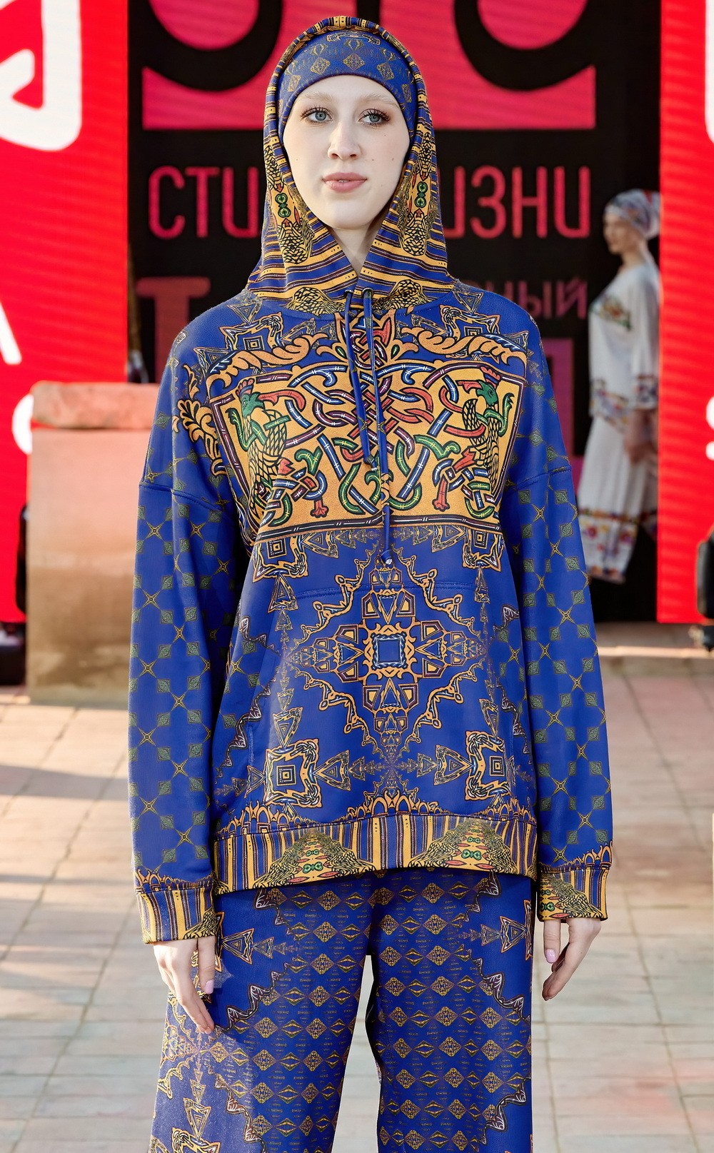 Худи "Золото на синем", по мотивам старинного русского орнамента