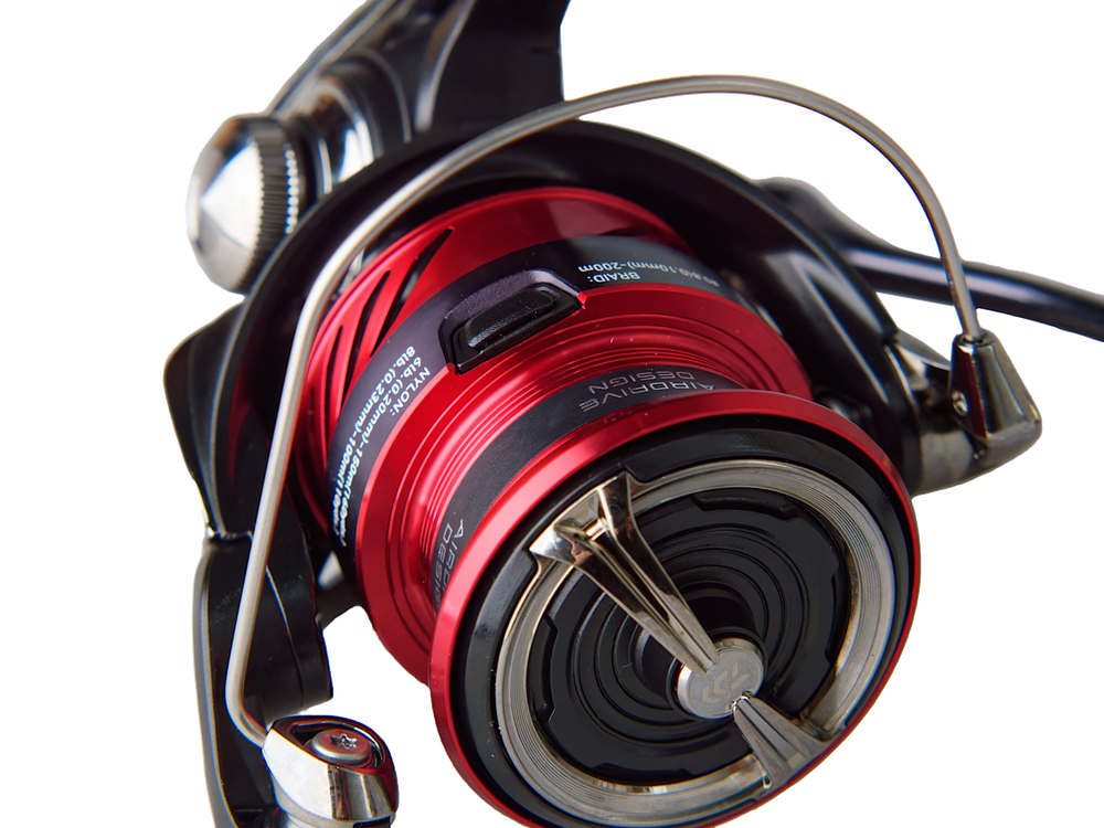 Катушка Daiwa 23 Ninja LT2500 bb3+1 (5.3:1) max.10кг 230г 75см/об Nylon 0.16/0.23мм-230/100м Braid 0.06/0.13мм-290/190м