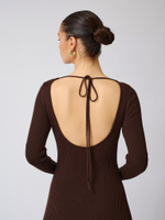 Платье вязаное с открытой спиной