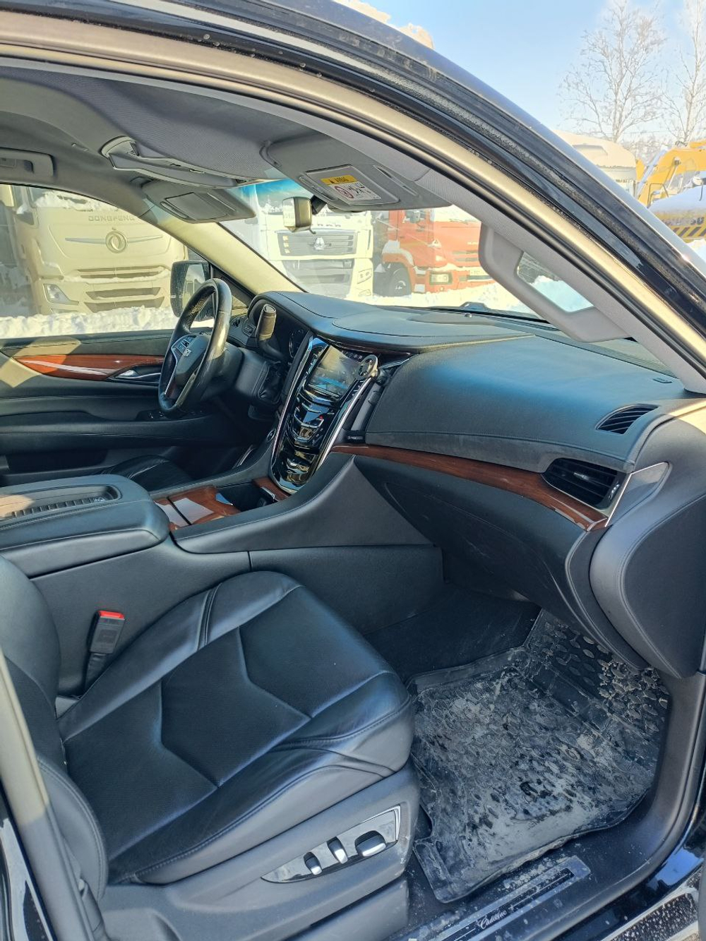 Cadillac ESCALADE 6.2 V8 Luxury (426 л.с.)