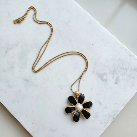 Кулон Anne Klein с маргариткой