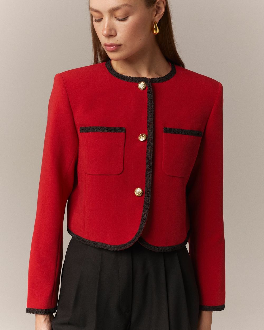 Пиджак в стиле Шанель красный