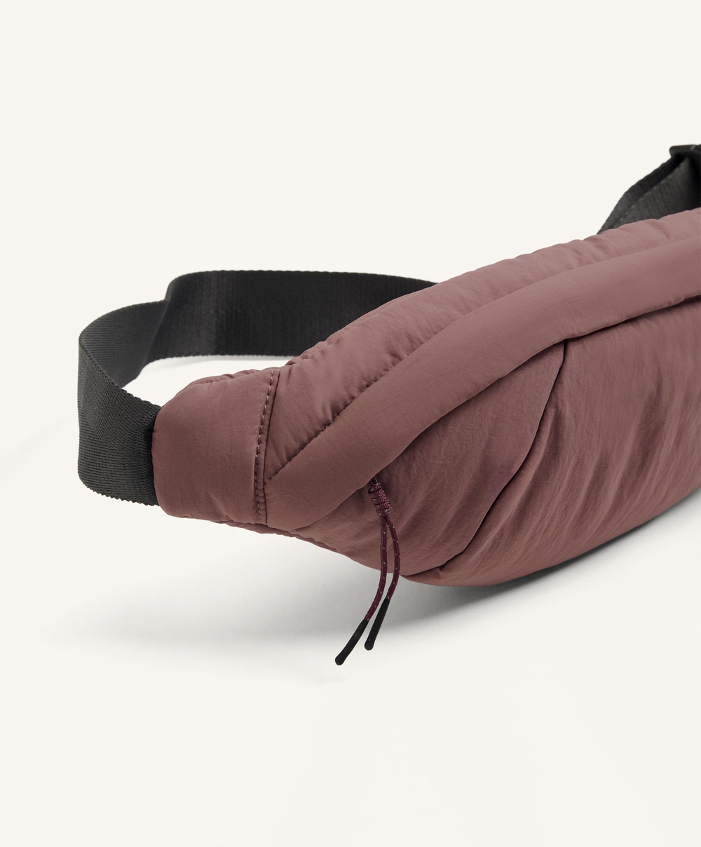 OYSHO Водонепроницаемая нейлоновая поясная сумка, цвет мальвы