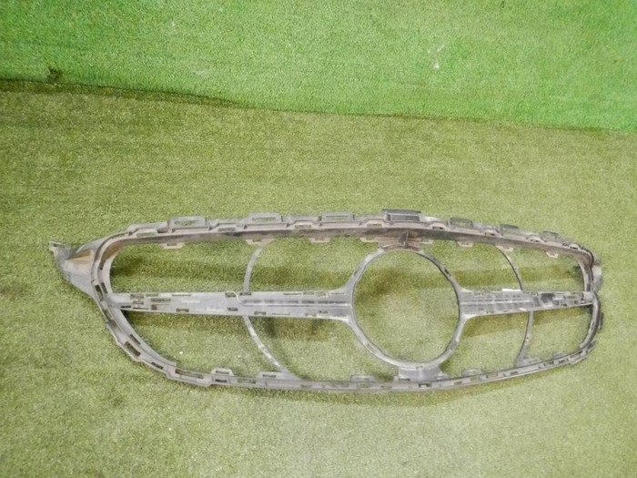 Решетка радиатора Mercedes C w205 (2018-2023) AMG