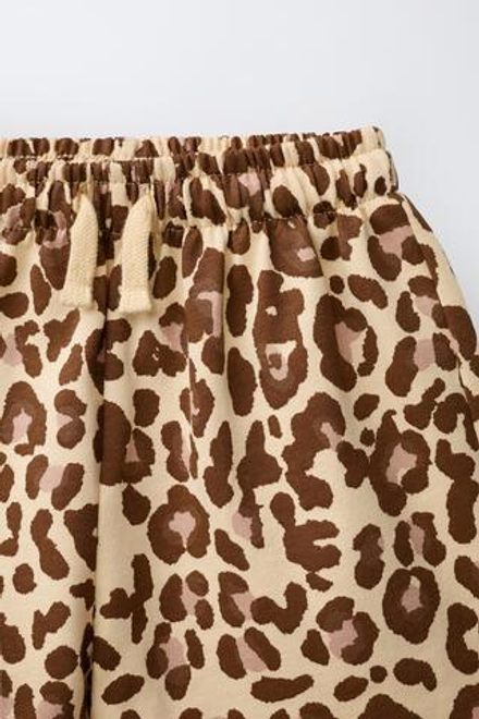 ZARA КОМПЛЕКТ ИЗ ФУТБОЛКИ И ШОРТОВ, ЭКРЮ