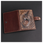 Кожаная обложка на паспорт «Медведь»