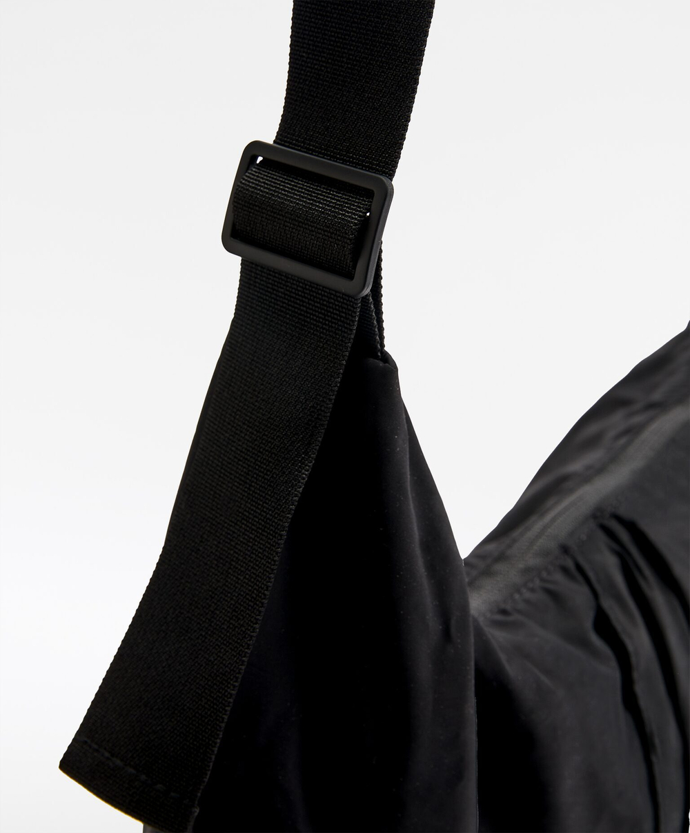 OYSHO Сумка через плечо овальной формы, черный