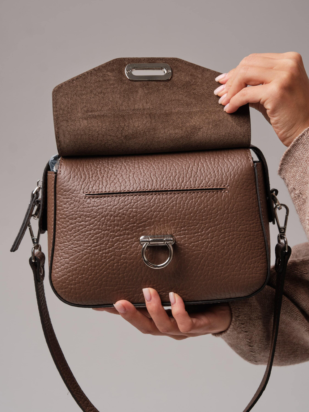 Женская сумка кросс-боди Azaro коричневый какао соло