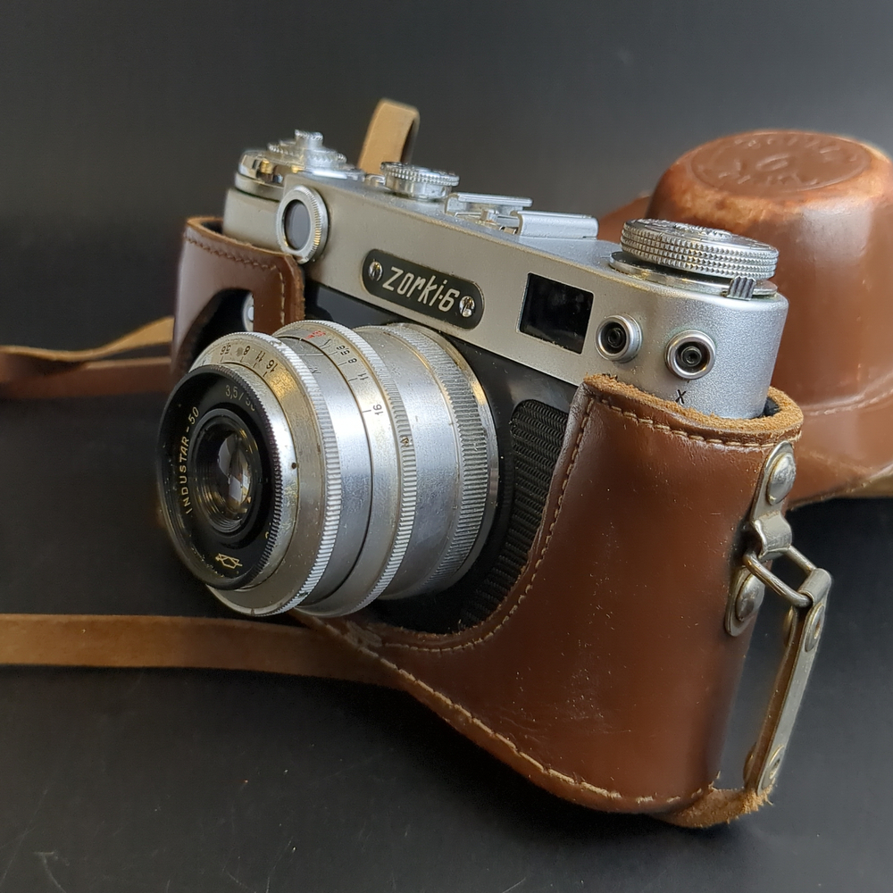№32 Фотоаппарат "Зоркий-6" с объективом "Индустар-50" в оригинальном кофре, металл, стекло, пластик, кожа, Красногорский механический завод (КМЗ), СССР, 1959-1966 гг.