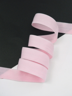 Бейка эластичная нежно-розовая матовая ширина 15 мм