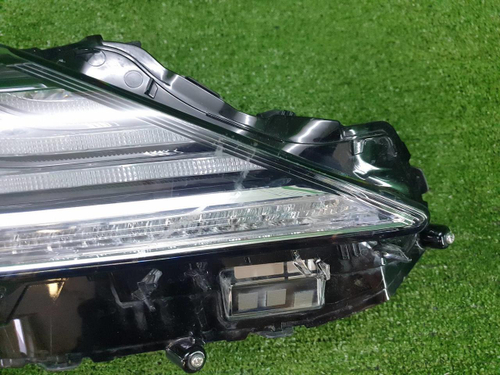 Битая Фара правая Toyota Camry xv70 (2020-н.в.) LED